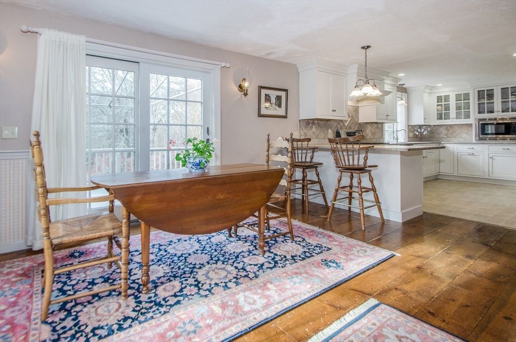 Dining room, Interior, Kitchen, Pendant Lights, Recessed Lighting, Wood Texture Flooring