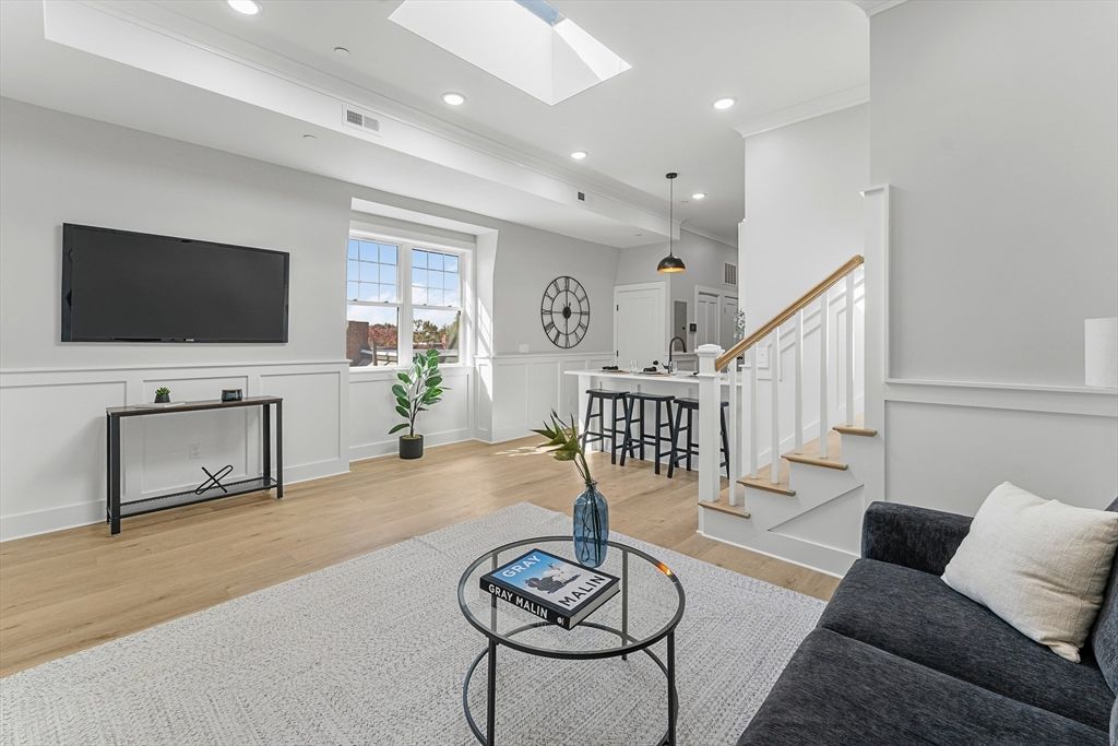 Interior, Living room, Pendant Lights, Recessed Lighting, Wood Texture Flooring