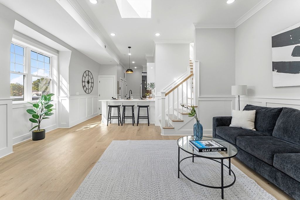 Interior, Living room, Pendant Lights, Recessed Lighting, Wood Texture Flooring