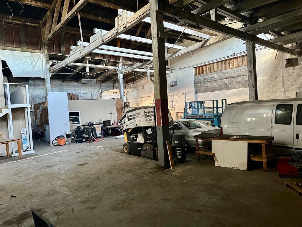 Garage, Interior, Wooden Beams