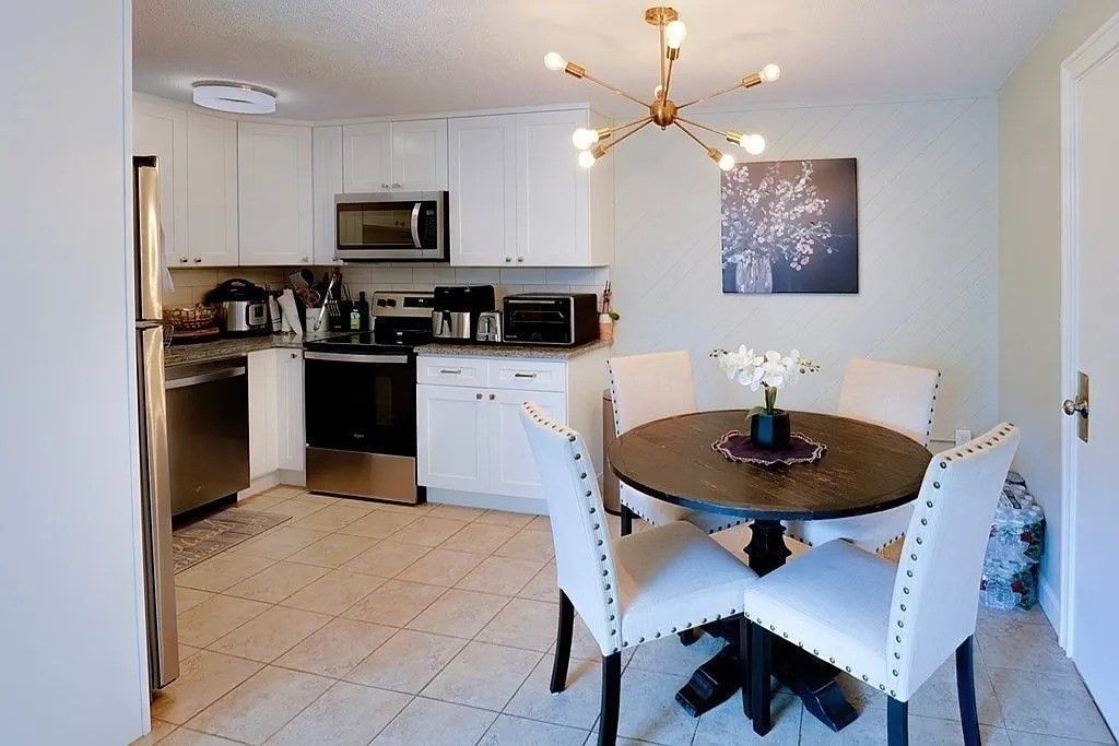 Dining room, Interior, Kitchen, Pendant Lights, Stainless Steel Appliances