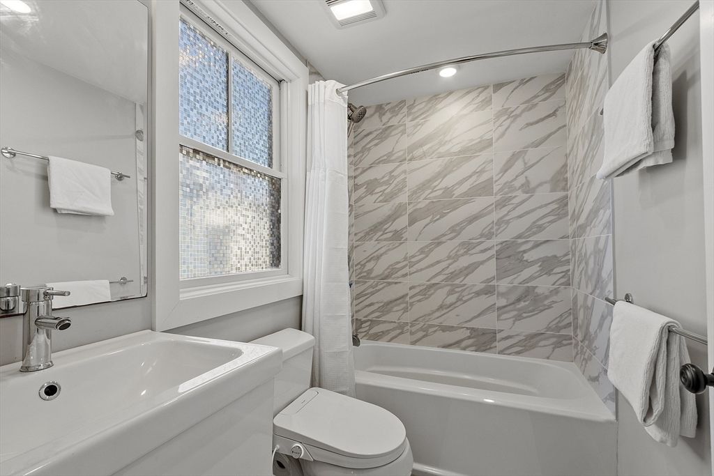 Bathroom, Interior, Marble Walls, Recessed Lighting