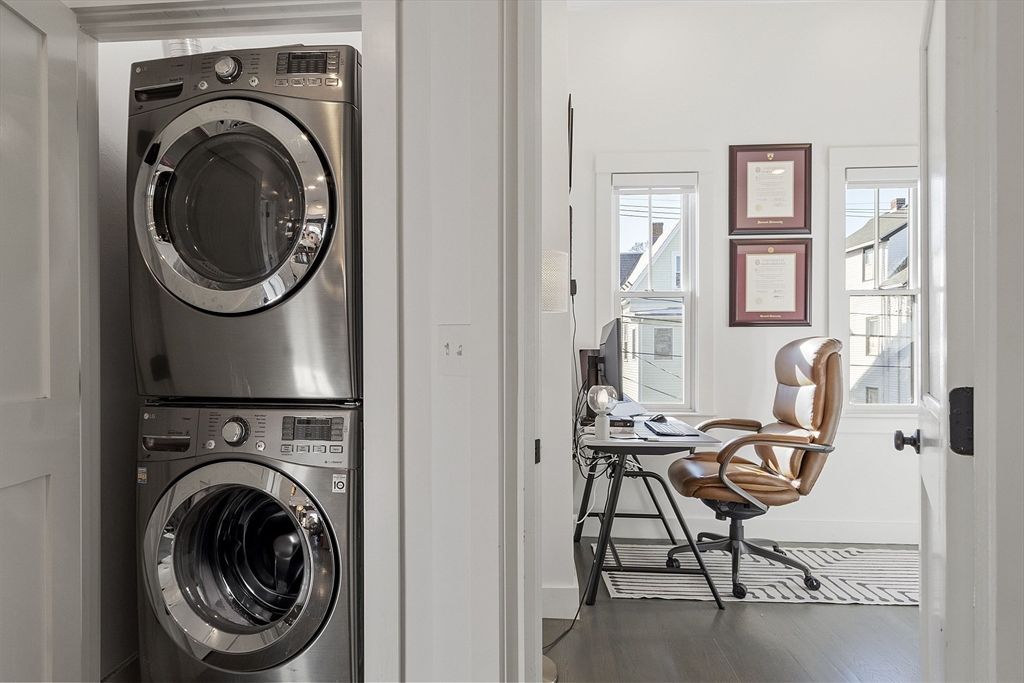 Interior, Utility Closets, Washer, Wood Texture Flooring