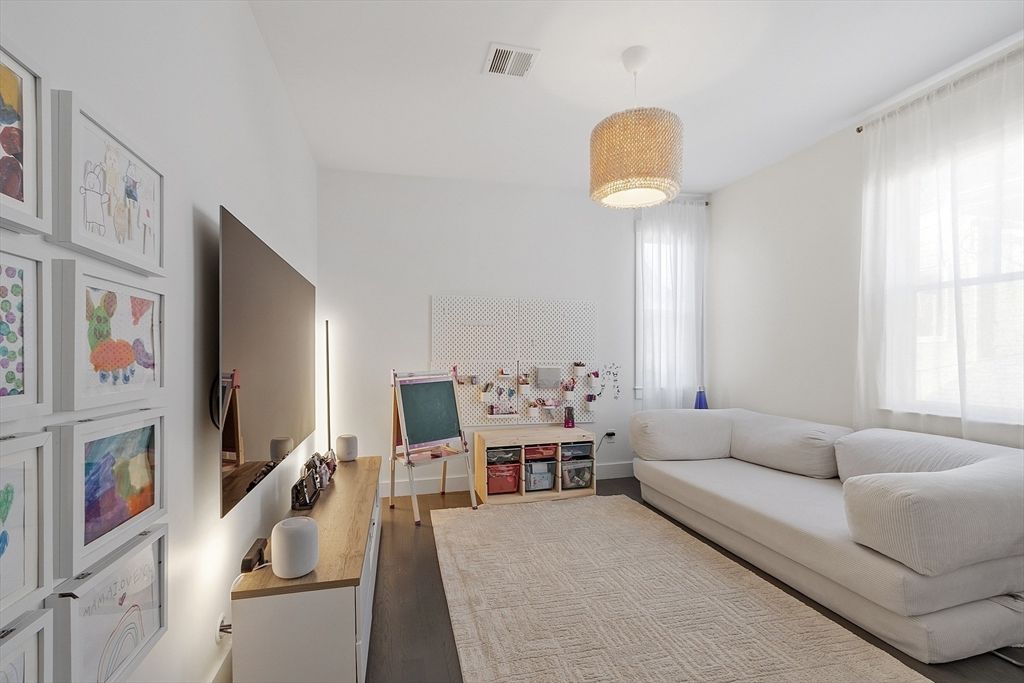 Interior, Pendant Lights, Wood Texture Flooring