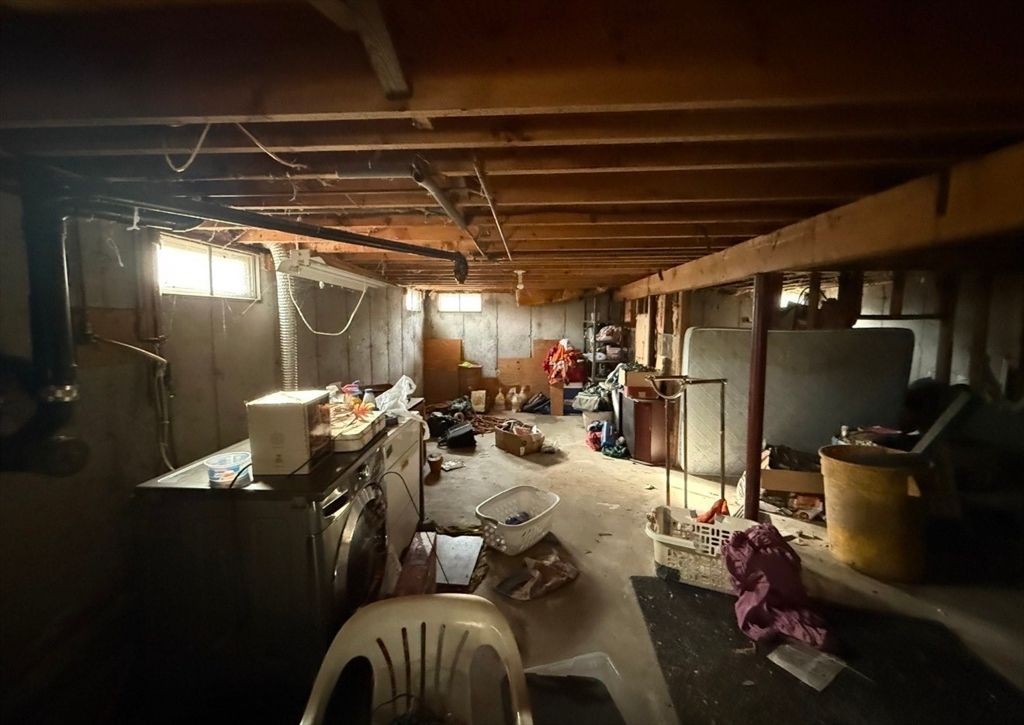 Interior, Washer, Wooden Beams