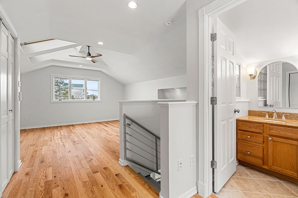Bathroom, Interior, Recessed Lighting, Wood Texture Flooring
