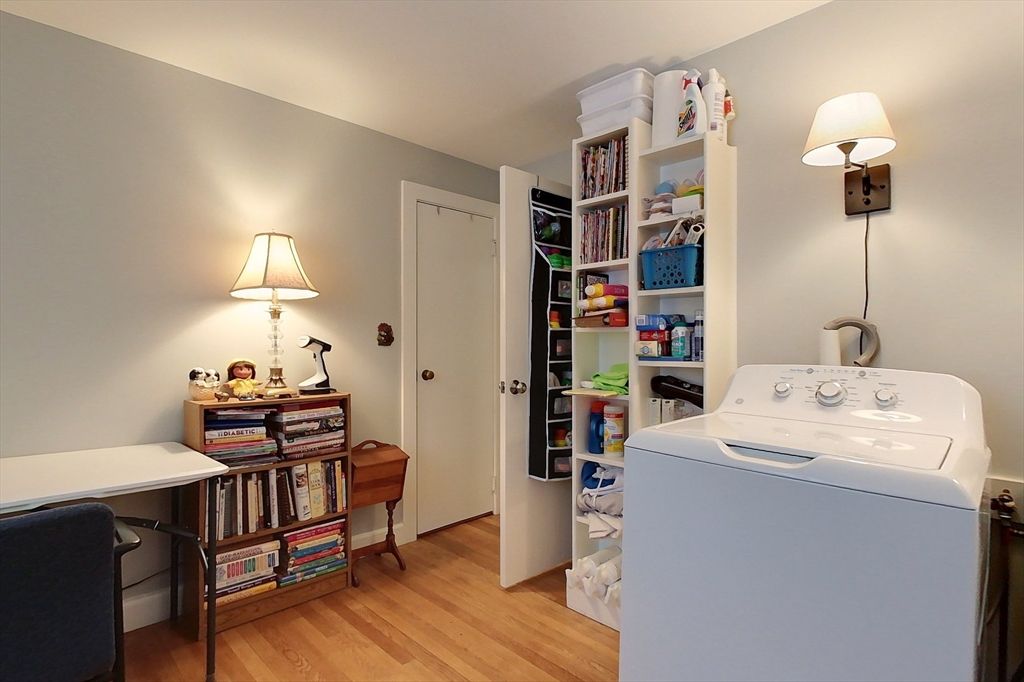 Interior, Utility Closets, Washer, Wood Texture Flooring