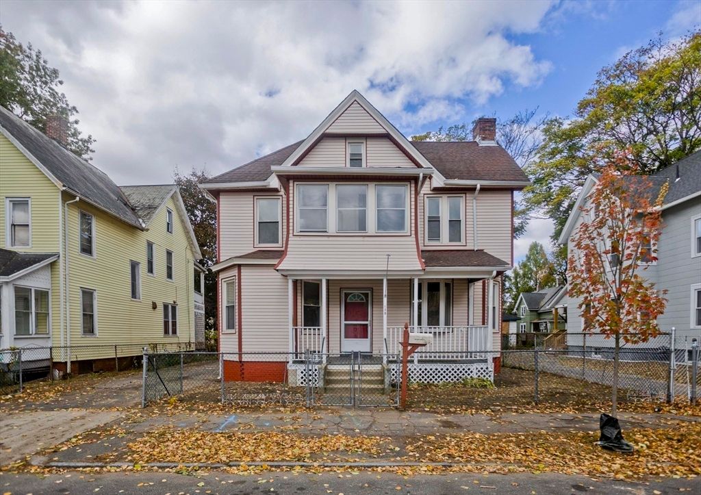 Exterior, Facade, Queen Anne Victorian