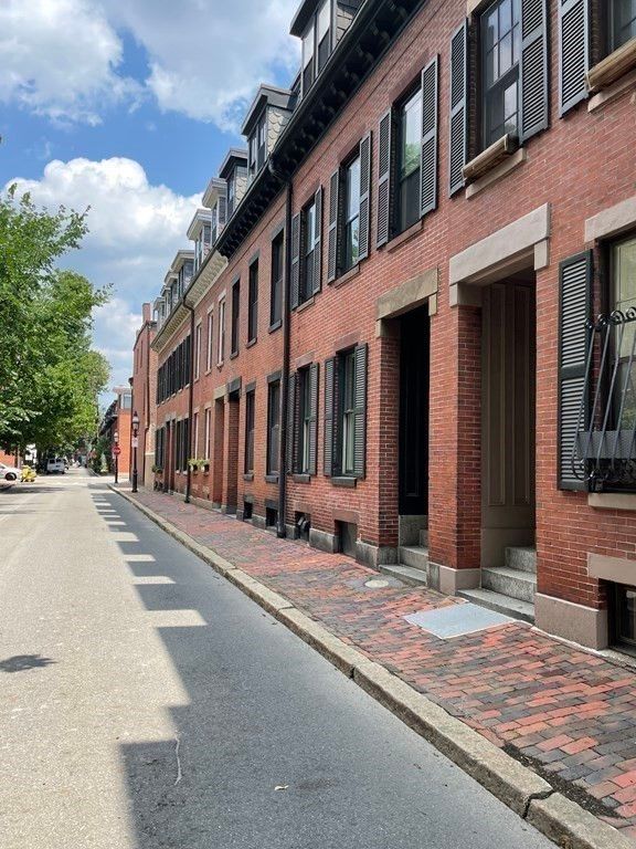 Exterior, Facade, Brick Facade, Rowhouse