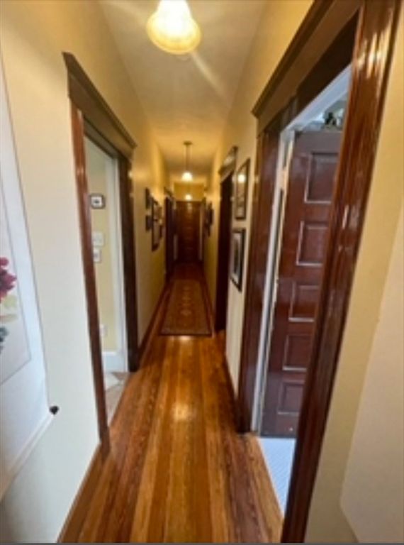 Interior, Pendant Lights, Wood Texture Flooring