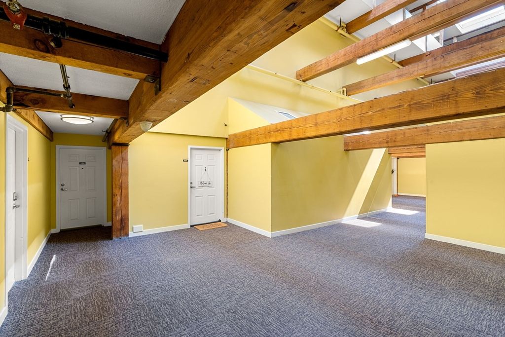 Empty room, Interior, Wooden Beams