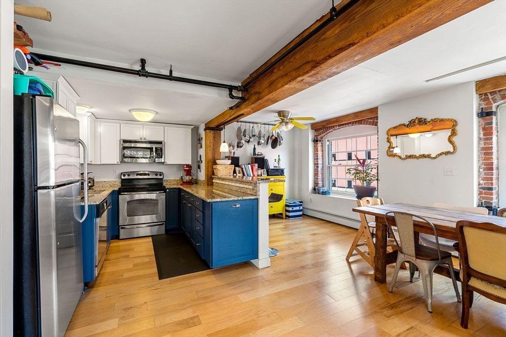 Dining room, Interior, Kitchen, Stainless Steel Appliances, Wood Texture Flooring