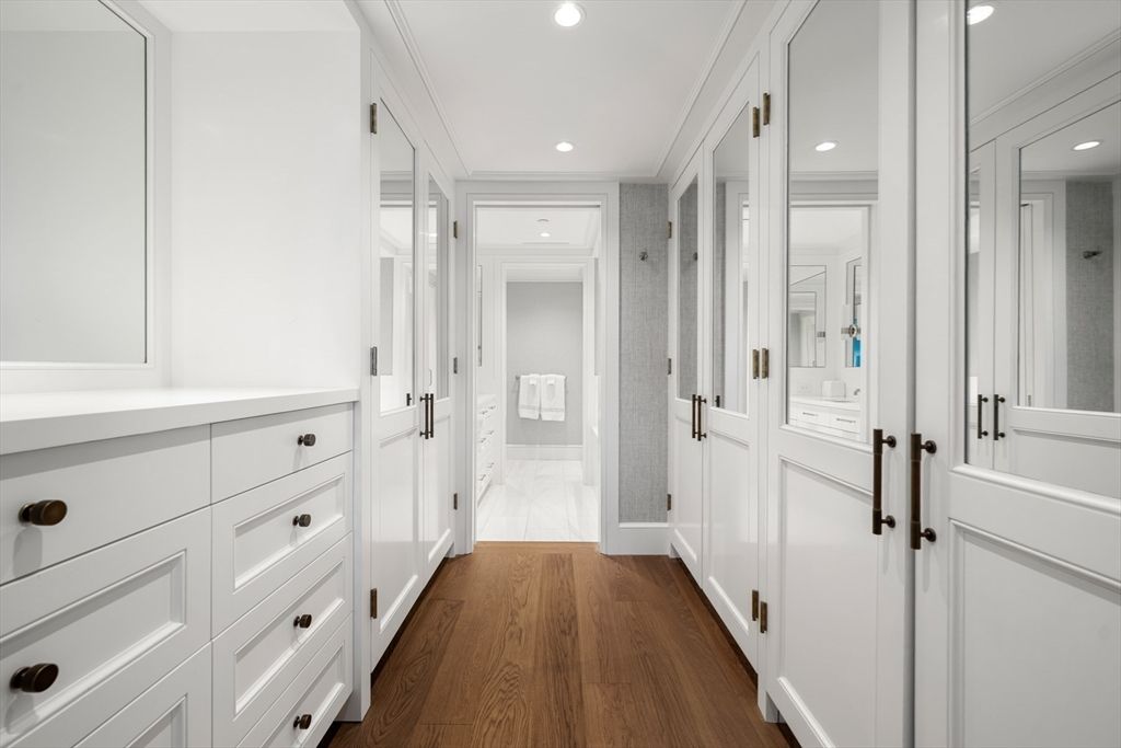 Interior, Recessed Lighting, Wood Texture Flooring