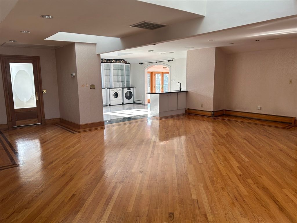 Interior, Recessed Lighting, Wood Texture Flooring