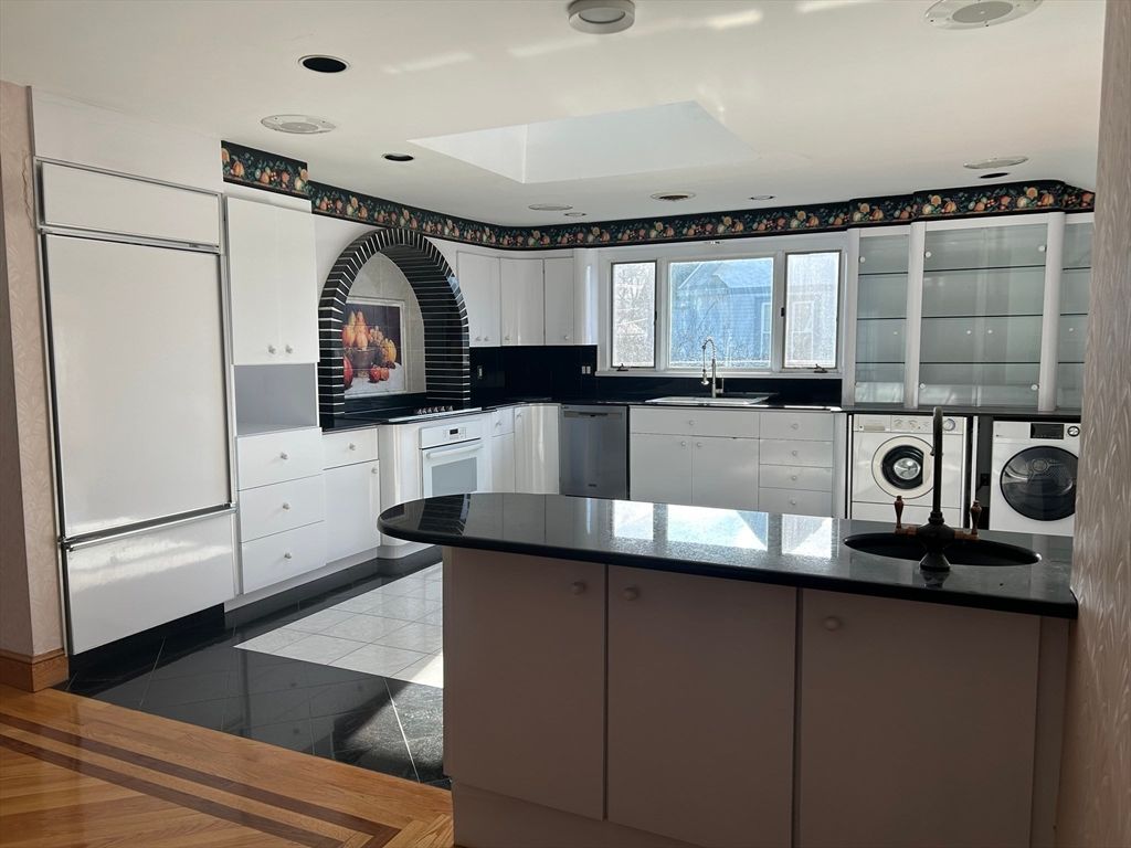 Interior, Kitchen, Recessed Lighting, Washer