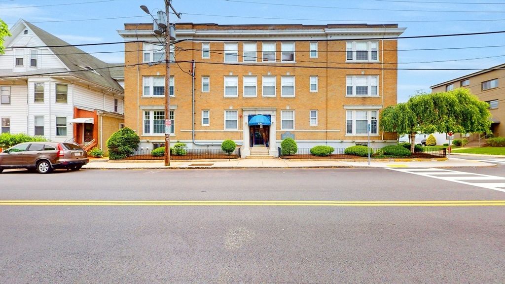 Exterior, Facade, Brick Facade, Rowhouse