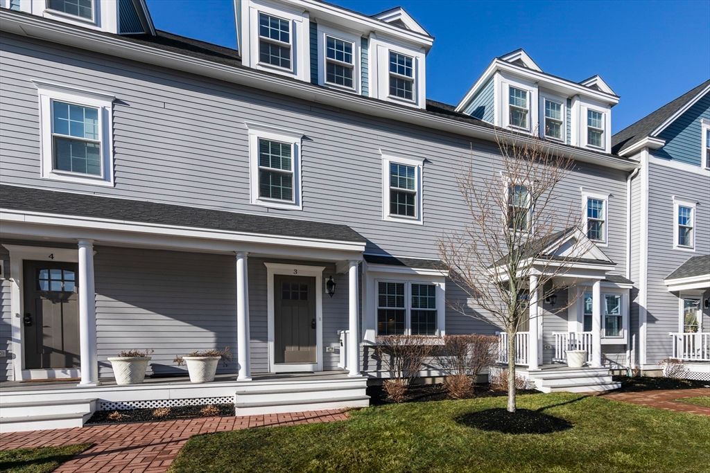 Exterior, Facade, American Foursquare