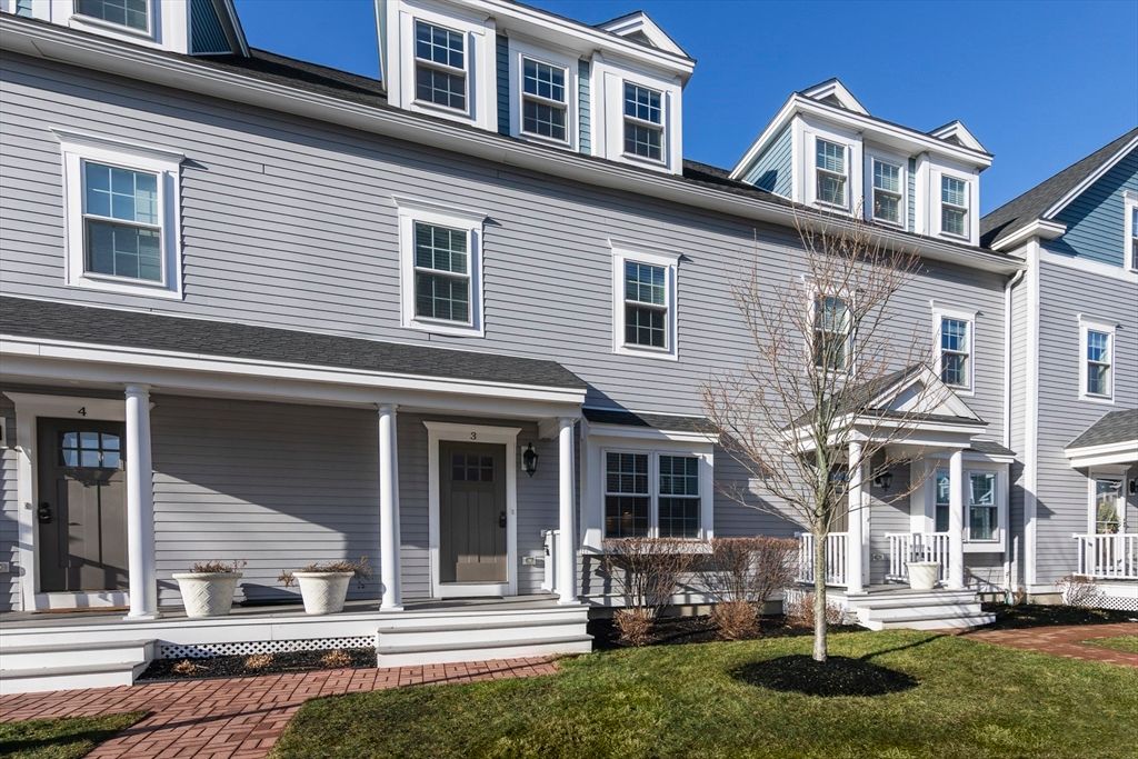 Exterior, Facade, American Foursquare