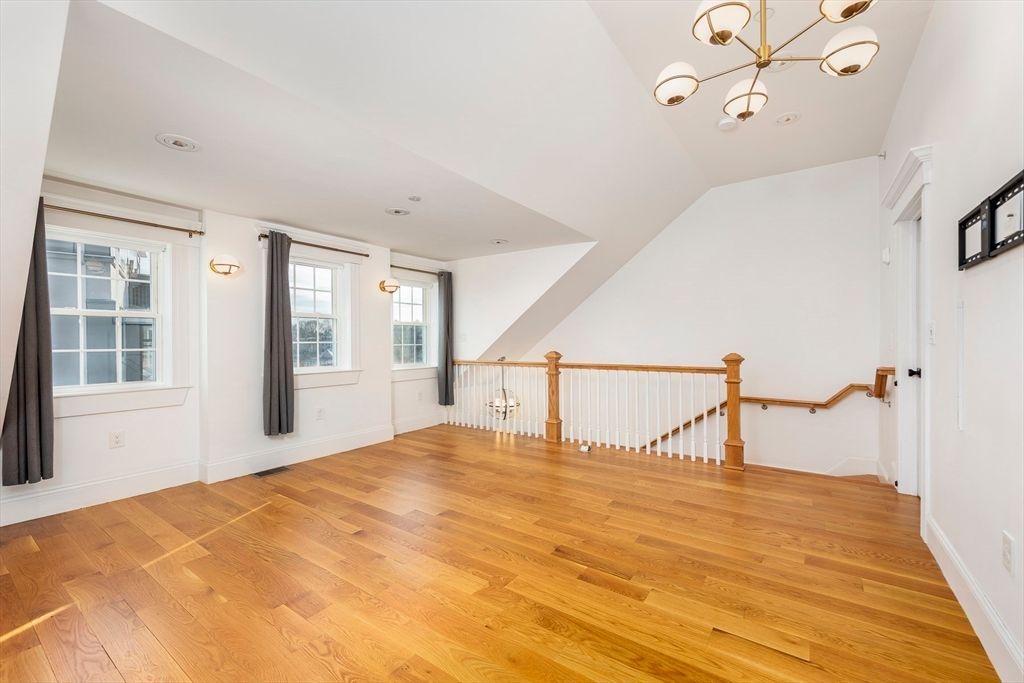 Empty room, Interior, Pendant Lights, Wood Texture Flooring