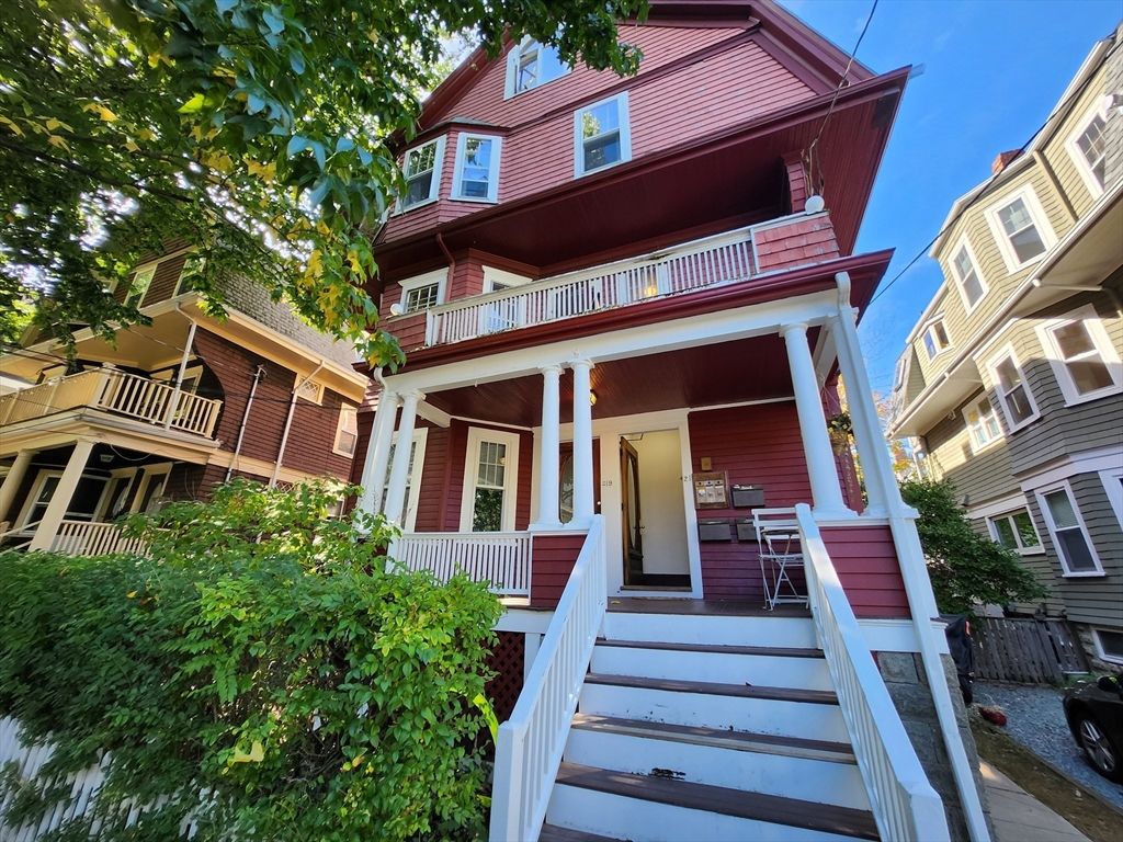 Exterior, Facade, Queen Anne Victorian
