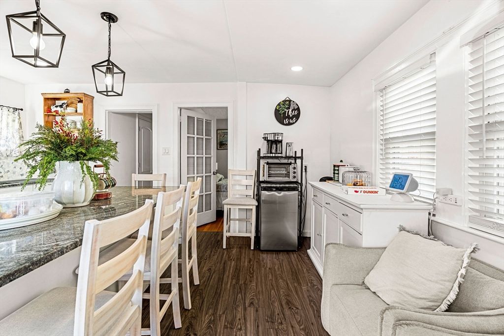 Dining room, Interior, Kitchen, Pendant Lights, Recessed Lighting, Wood Texture Flooring