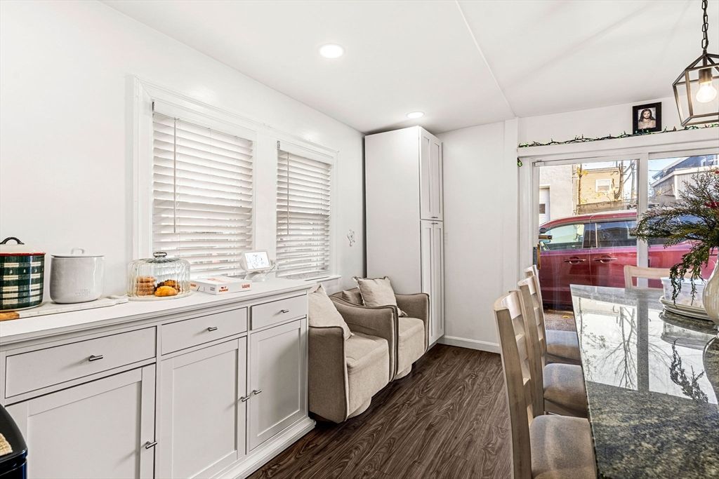 Interior, Pendant Lights, Recessed Lighting, Wood Texture Flooring