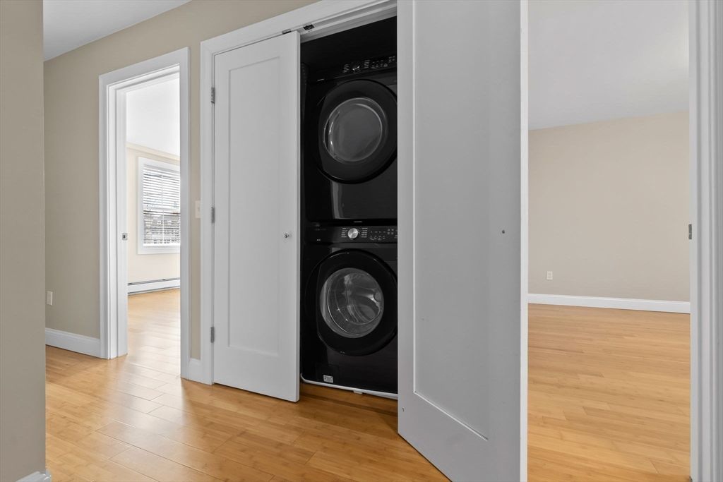 Interior, Utility Closets, Washer, Wood Texture Flooring