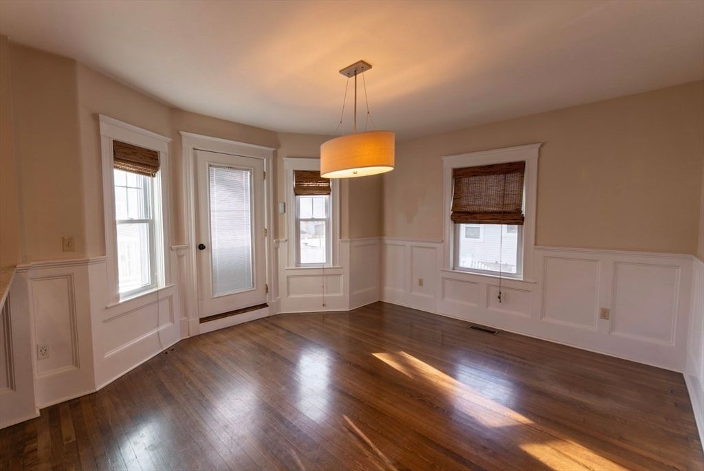 Empty room, Interior, Pendant Lights, Wood Texture Flooring