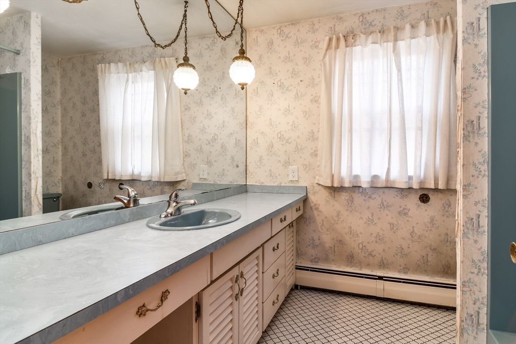 Bathroom, Interior, Pendant Lights