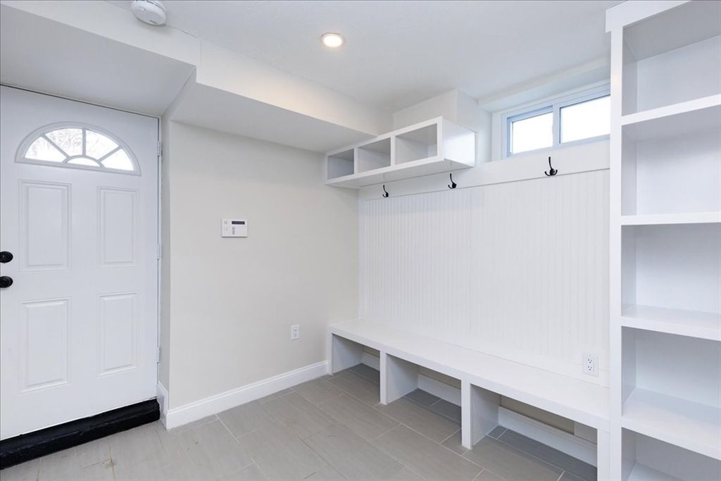 Interior, Recessed Lighting, Walk-in Closets, Wood Texture Flooring