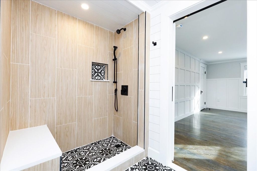 Bathroom, Interior, Recessed Lighting, Wood Texture Flooring