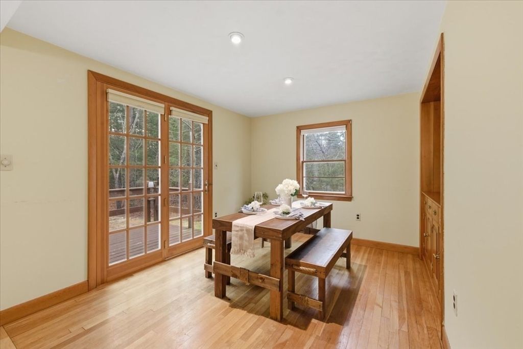 Dining room, Interior, Recessed Lighting, Wood Texture Flooring