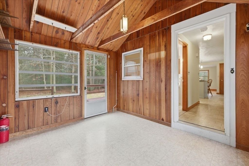 Empty room, Interior, Pendant Lights, Wooden Beams, Wooden Ceilings, Wooden Walls