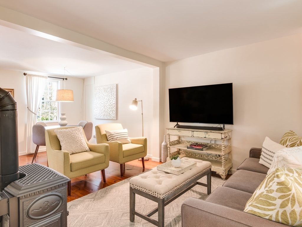 Interior, Living room, Pendant Lights, Wood Texture Flooring