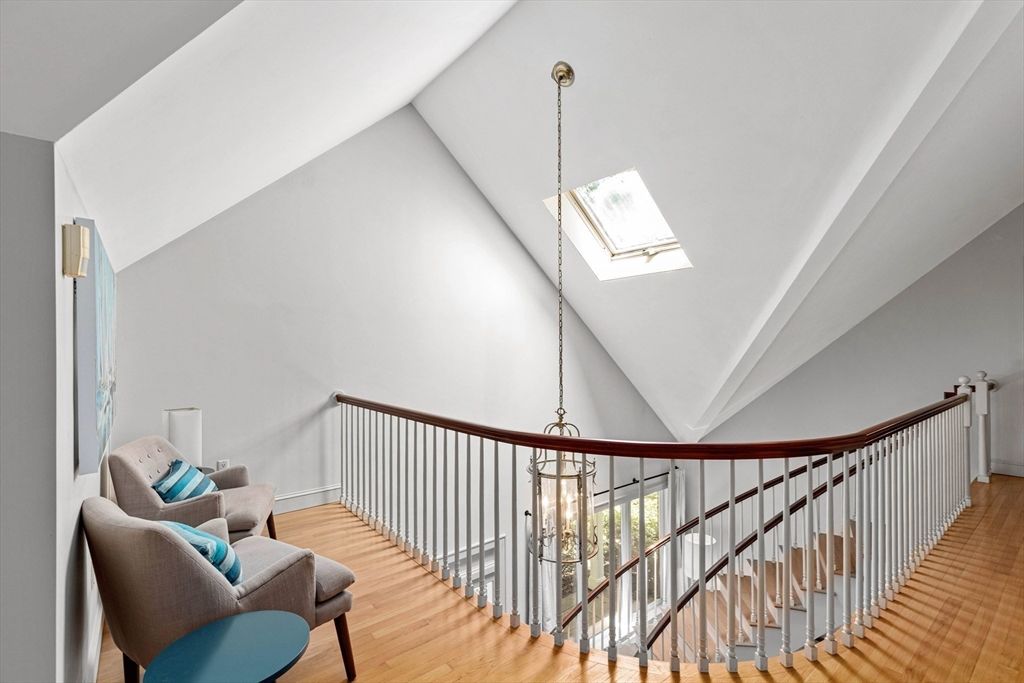 Interior, Pendant Lights, Wood Texture Flooring
