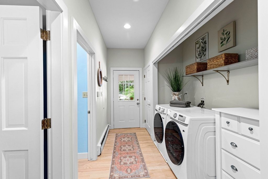Interior, Recessed Lighting, Washer, Wood Texture Flooring