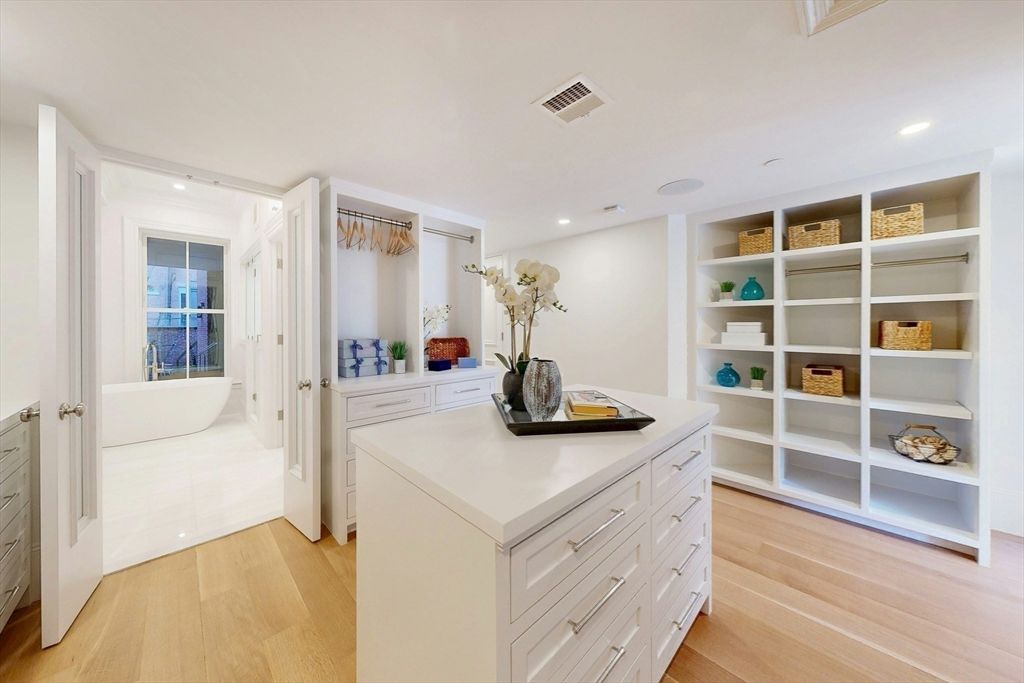 Bathroom, Interior, Recessed Lighting, Wood Texture Flooring