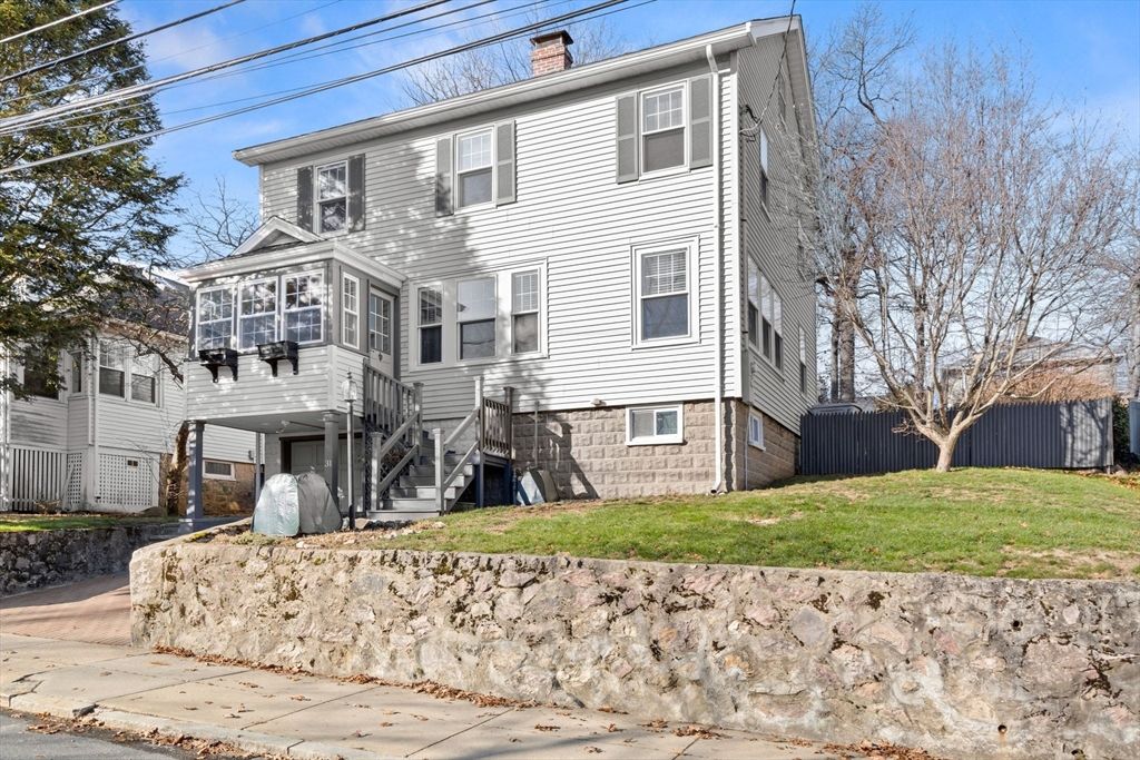 Exterior, Facade, American Foursquare
