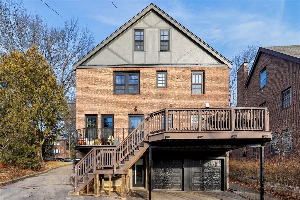 Exterior, Facade, Brick Facade, Rowhouse