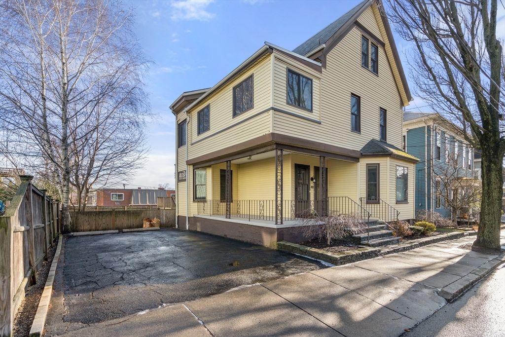 Exterior, Facade, Queen Anne Victorian