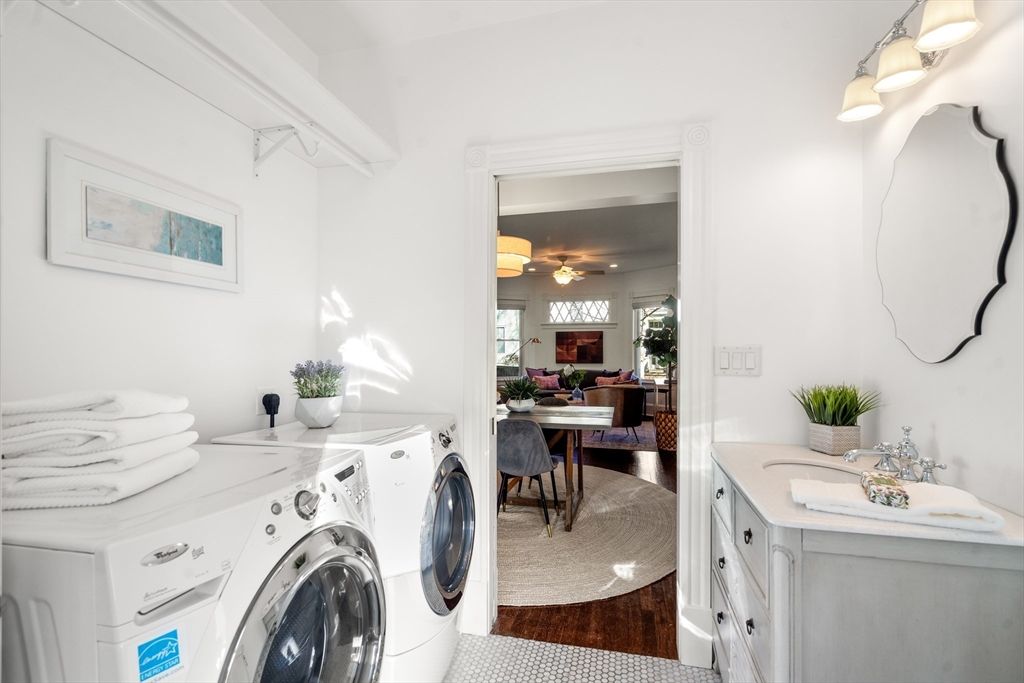 Dining room, Interior, Washer, Wood Texture Flooring