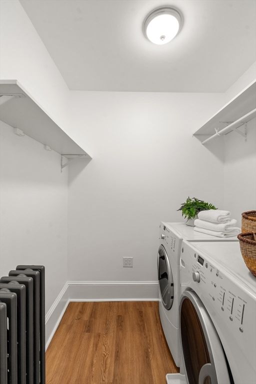 Interior, Washer, Wood Texture Flooring