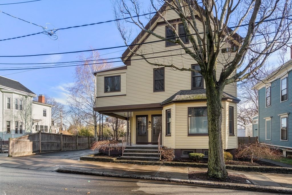 Exterior, Facade, Queen Anne Victorian