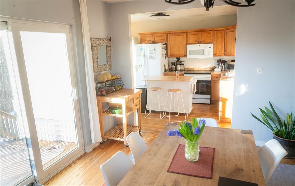 Dining room, Interior, Kitchen, Stainless Steel Appliances, Wood Texture Flooring