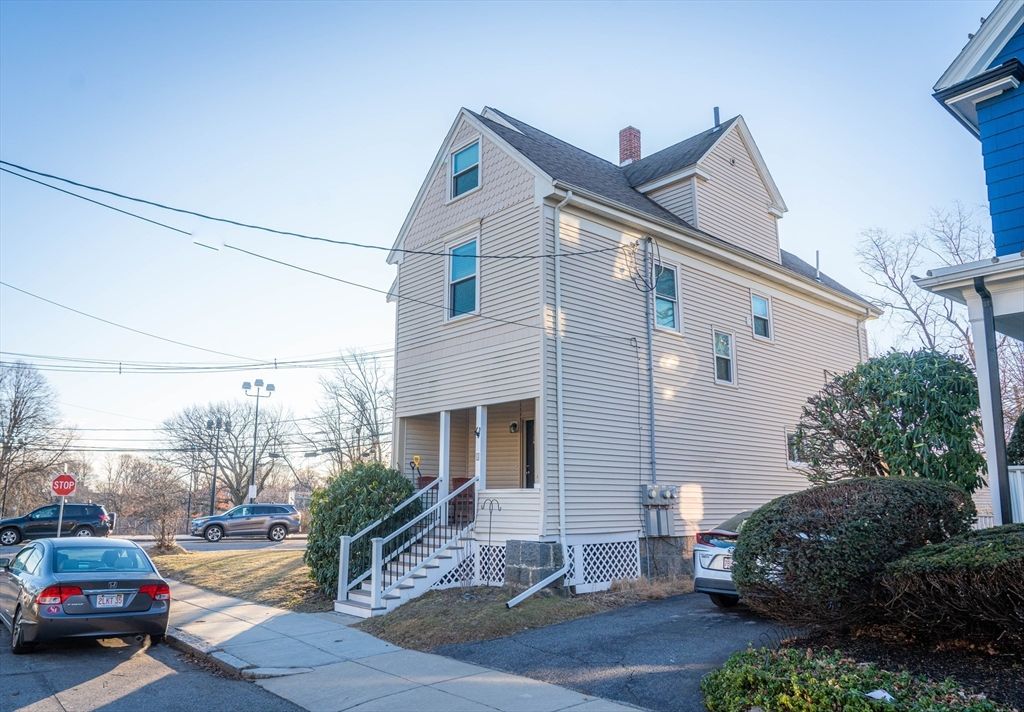 Exterior, Facade, Queen Anne Victorian