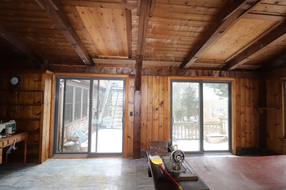 Empty room, Interior, Wooden Beams, Wooden Ceilings, Wooden Walls