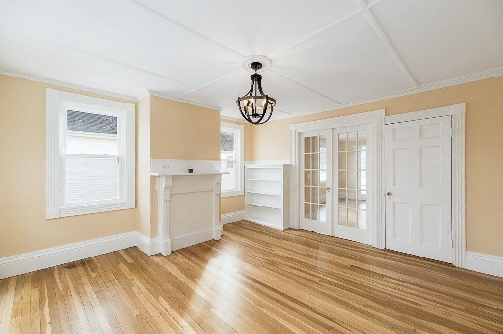 Empty room, Interior, Pendant Lights, Wood Texture Flooring