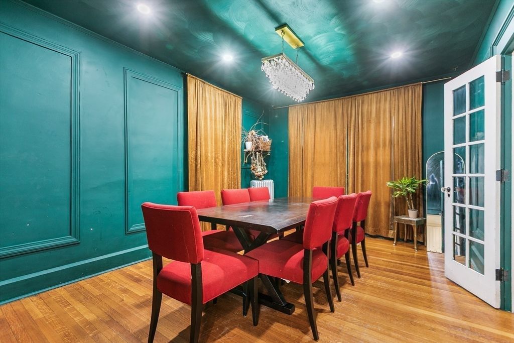 Chandelier, Dining room, Interior, Recessed Lighting, Wood Texture Flooring