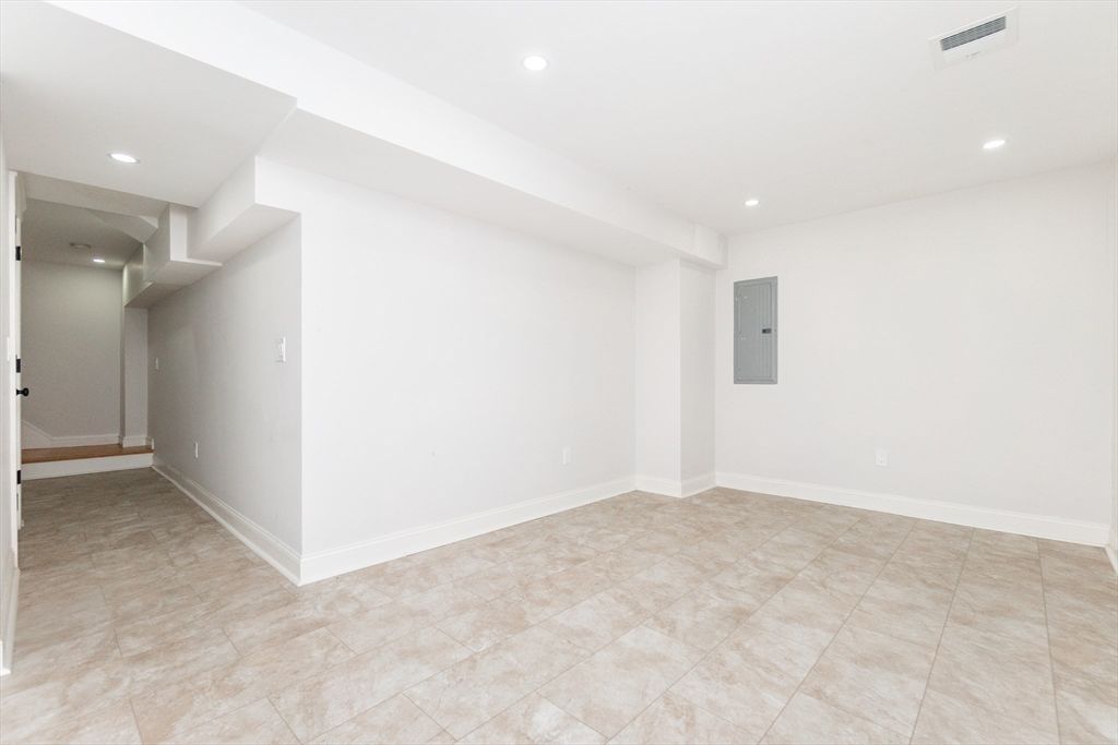 Empty room, Interior, Recessed Lighting