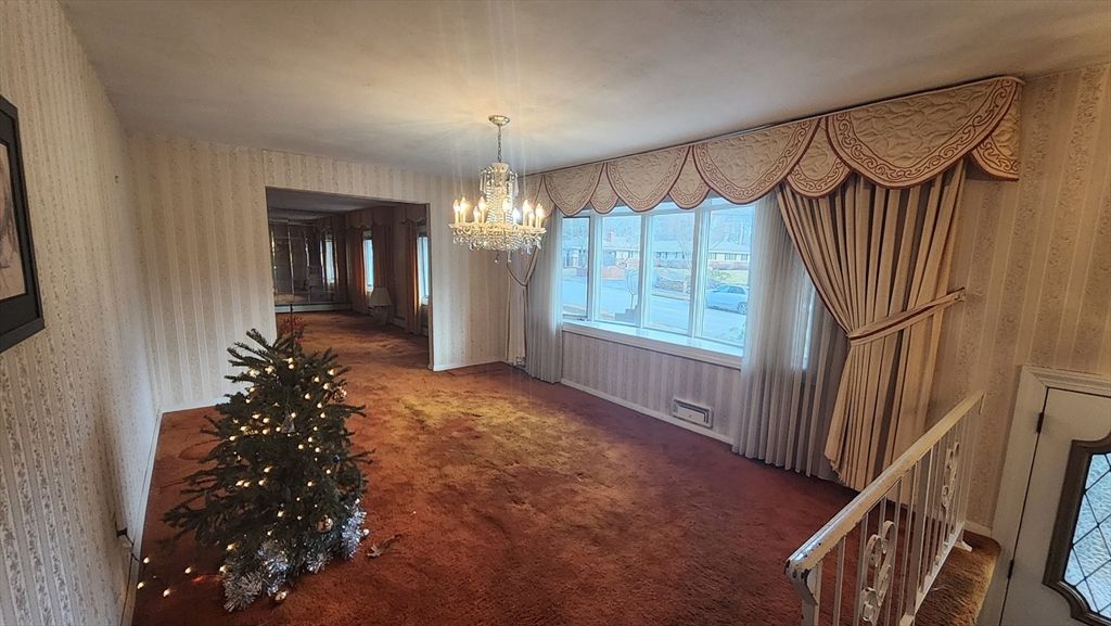 Chandelier, Interior